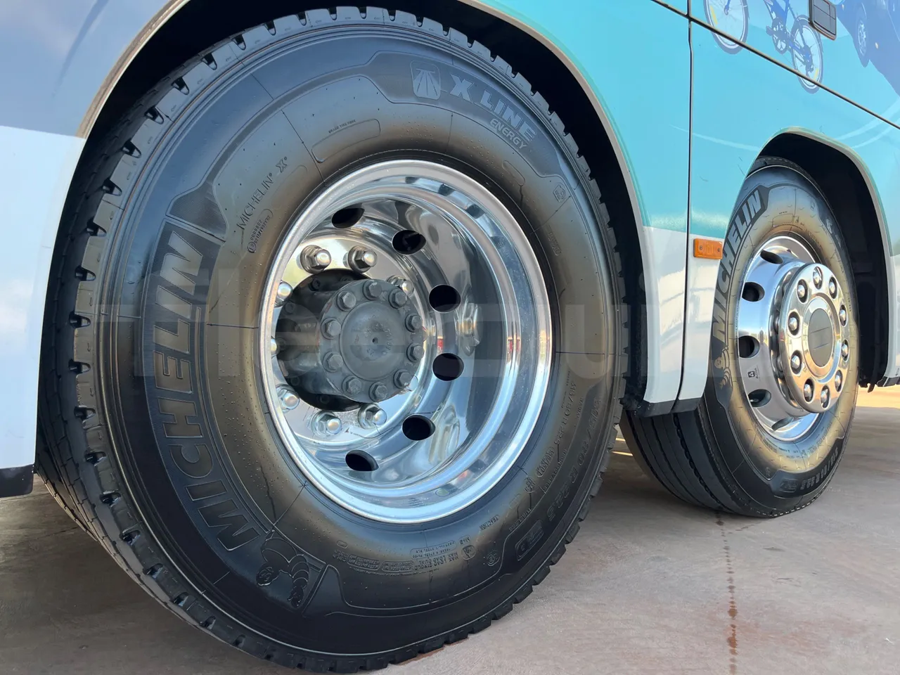 Setra S431 DT - EUR6 - 375kW - 13.89m - tread condition second axle tires right