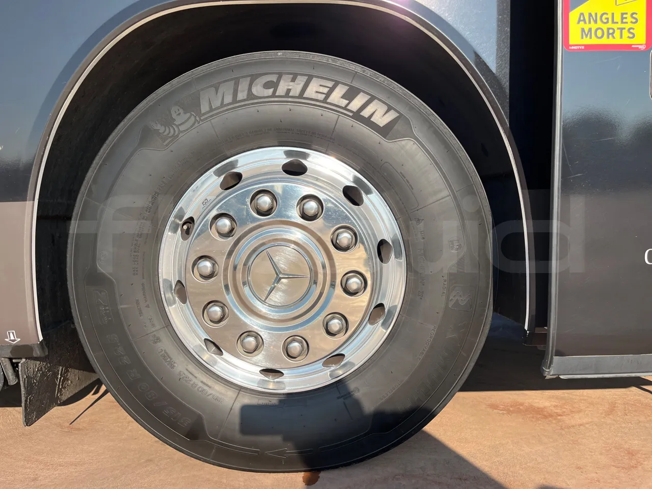 Setra S431 DT - EUR6 - 375kW - 13.89m - front left tire measurements