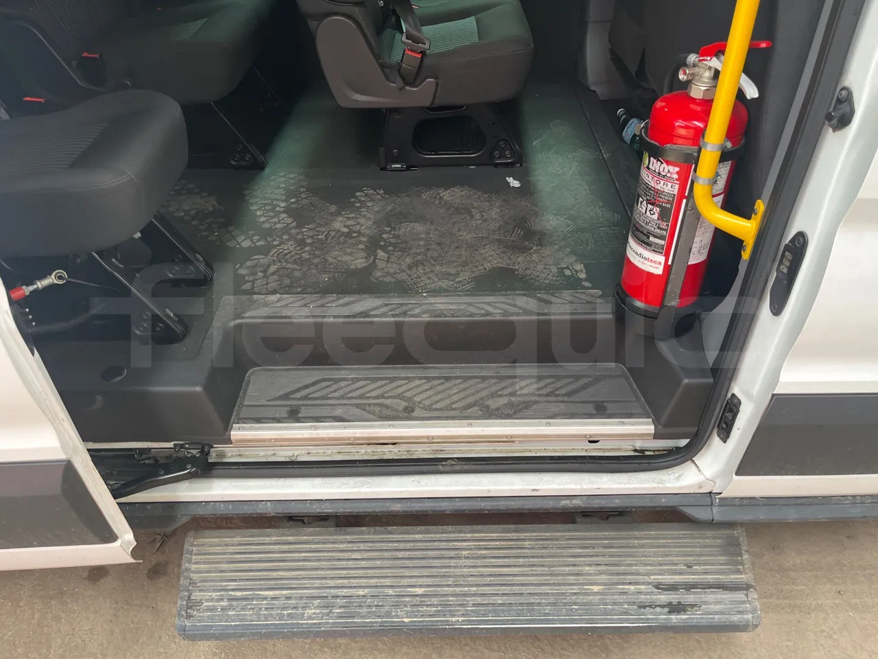 Ford Transit FBD -  Euro6 - 114kW - 6.704mt - jack and driver keys