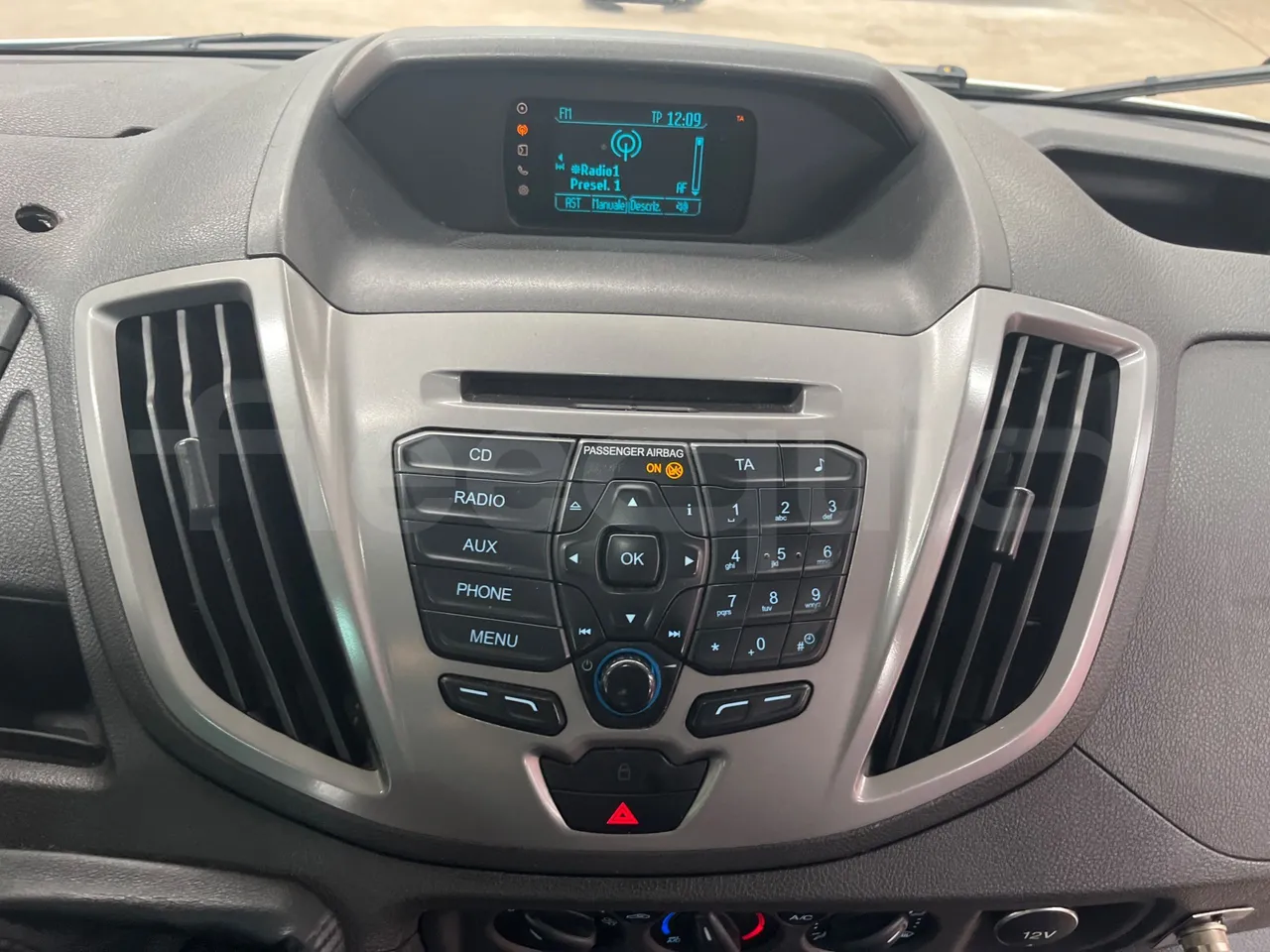 Ford Transit FBD -  Euro6 - 114kW - 6.704mt - radio accessories photo