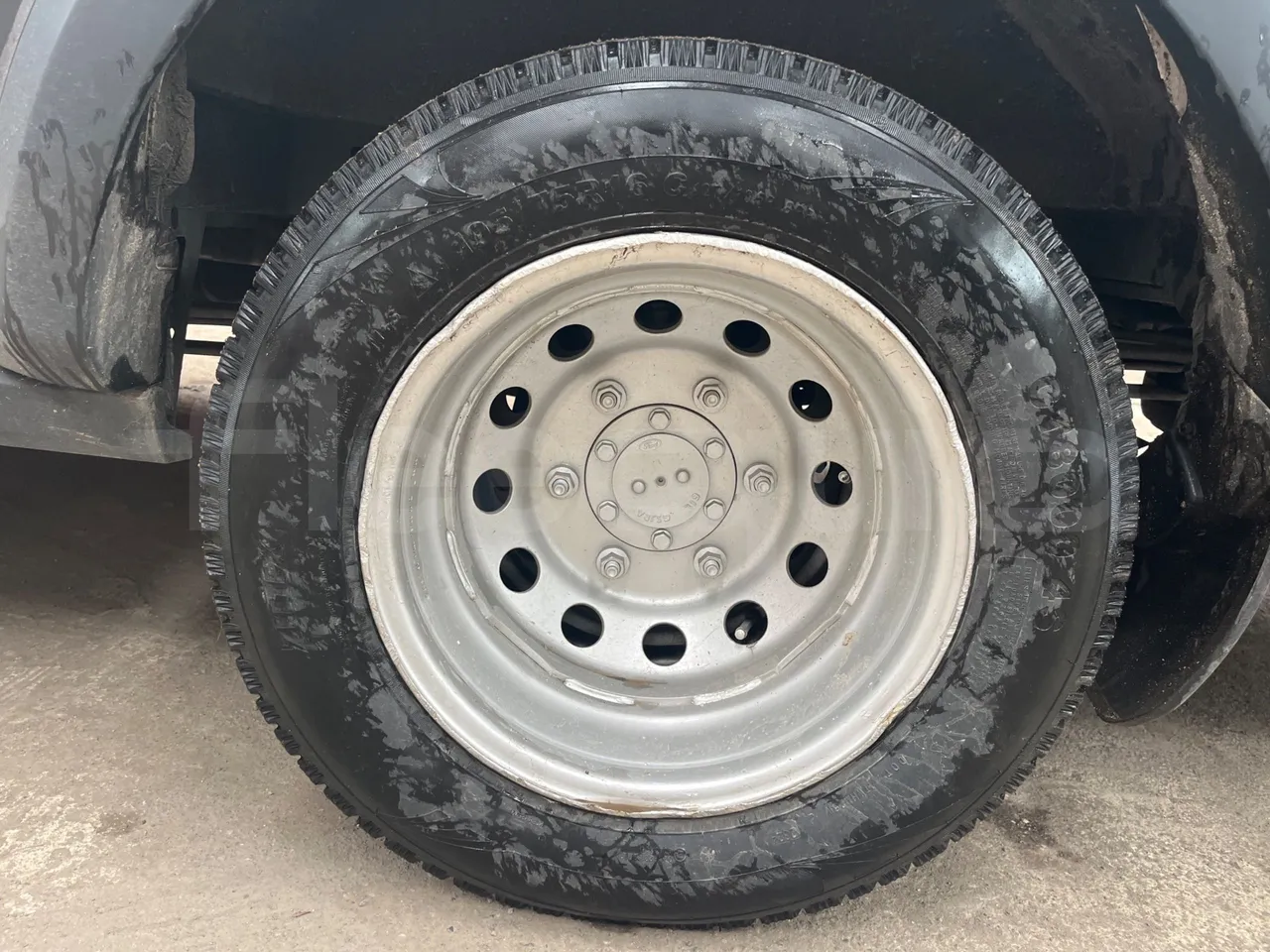 Ford Transit FBD -  Euro6 - 114kW - 6.704mt - rear left tire photo