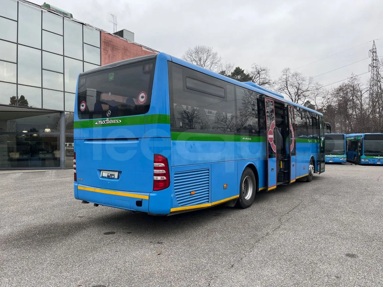 Mercedes-Benz Integro E5 4 - Euro5 - 220kW - 12.140mt - 3/4 right rear doors open