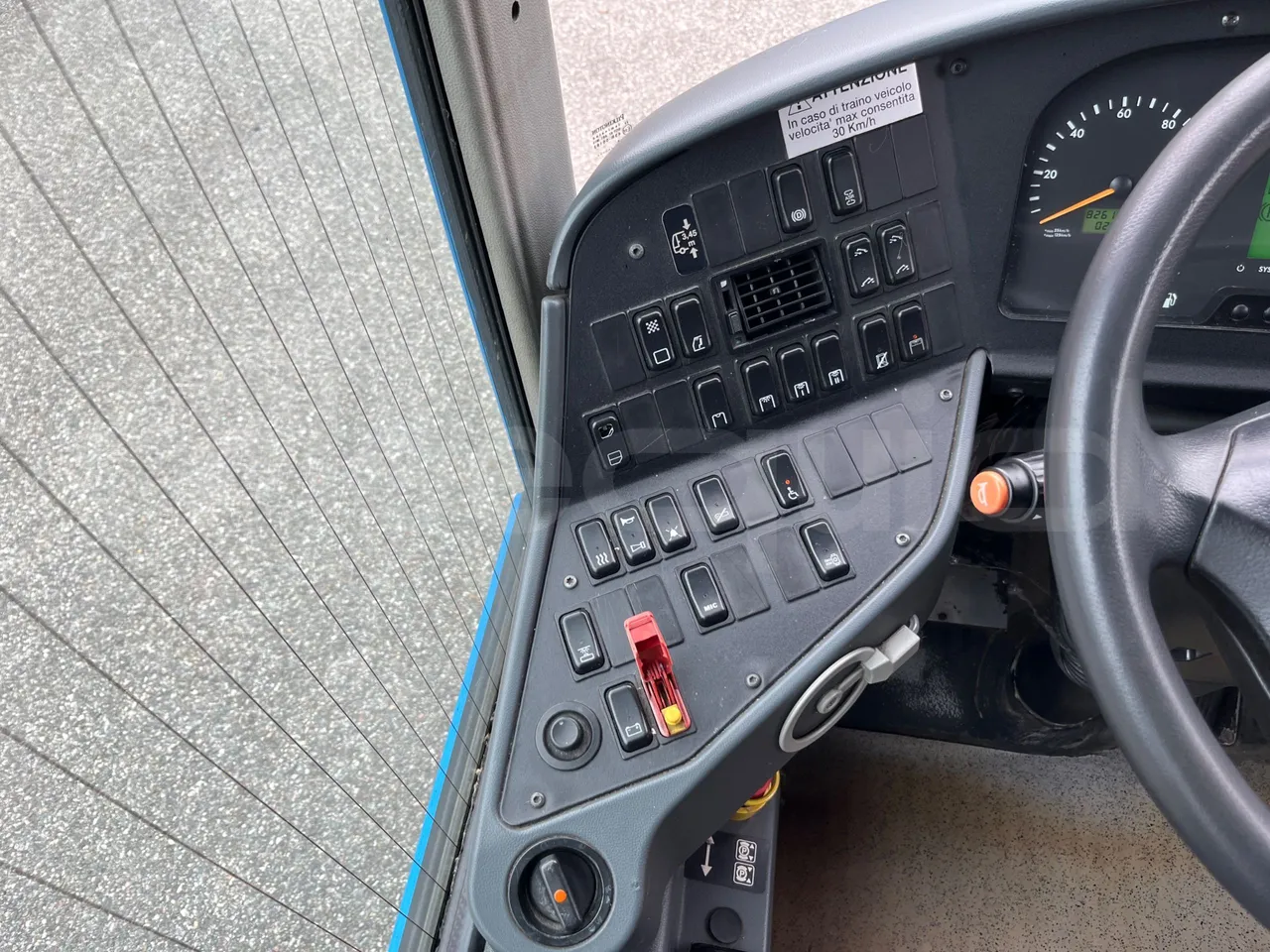 Mercedes-Benz Integro E5 4 - Euro5 - 220kW - 12.140mt - radio accessories photo