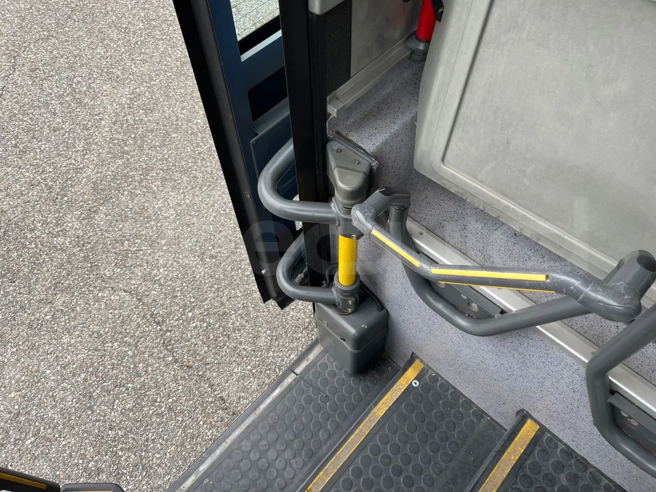 Mercedes-Benz Integro E5 4 - Euro5 - 220kW - 12.140mt - door mechanism photo