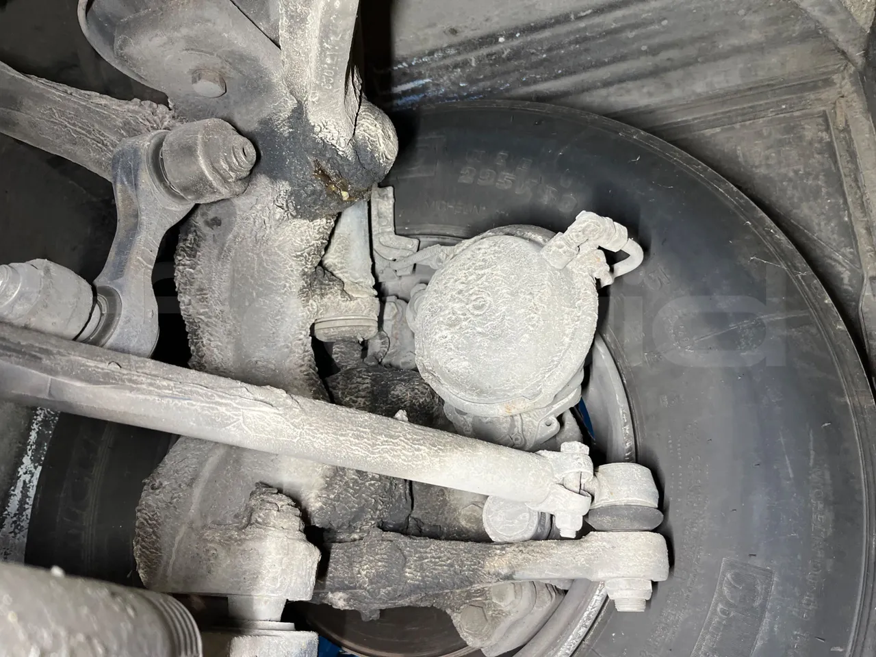 Mercedes-Benz Integro E5 4 - Euro5 - 220kW - 12.140mt - front brake calipers left