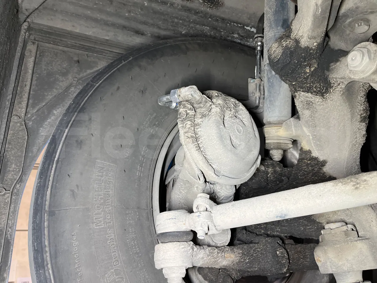 Mercedes-Benz Integro E5 4 - Euro5 - 220kW - 12.140mt - front brake calipers right