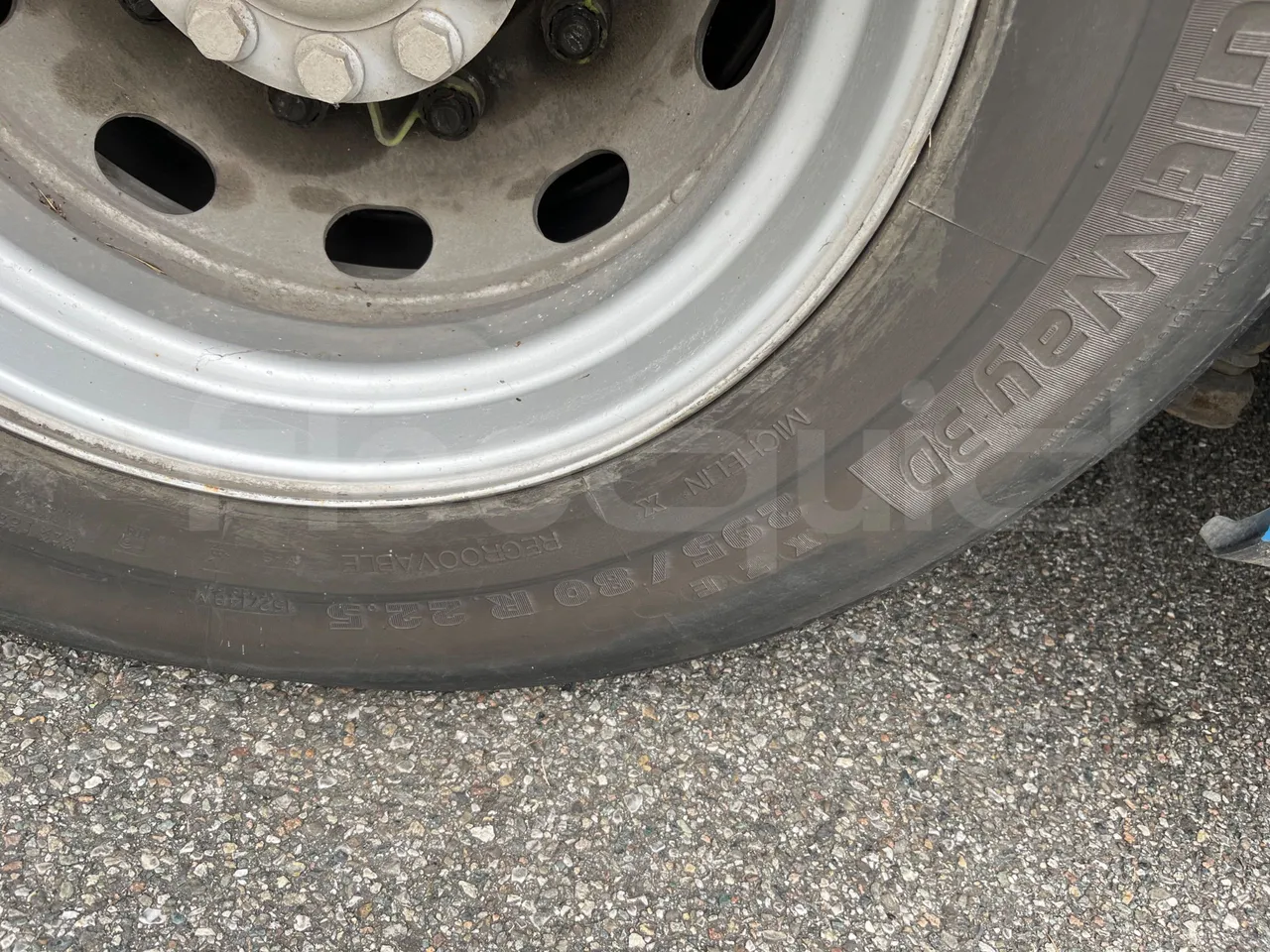 Mercedes-Benz Integro E5 4 - Euro5 - 220kW - 12.140mt - tread condition front tires right