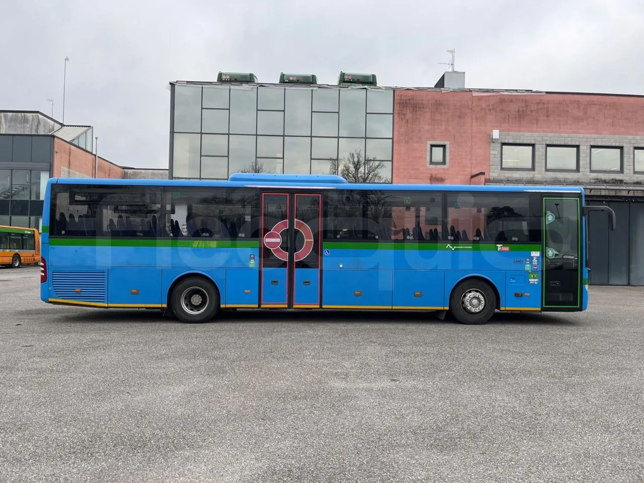 Mercedes-Benz Integro E5 4 - Euro5 - 220kW - 12.140mt - right side doors closed