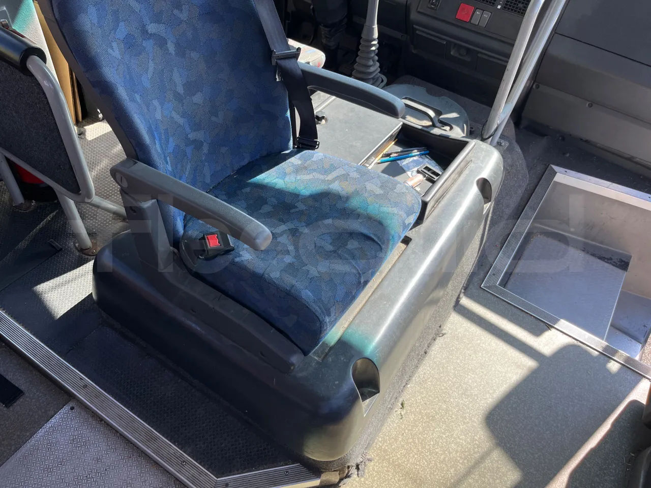 Iveco Cacciamali 90E21NA -EUR3 -154kW -8.28m - floor hatches photo