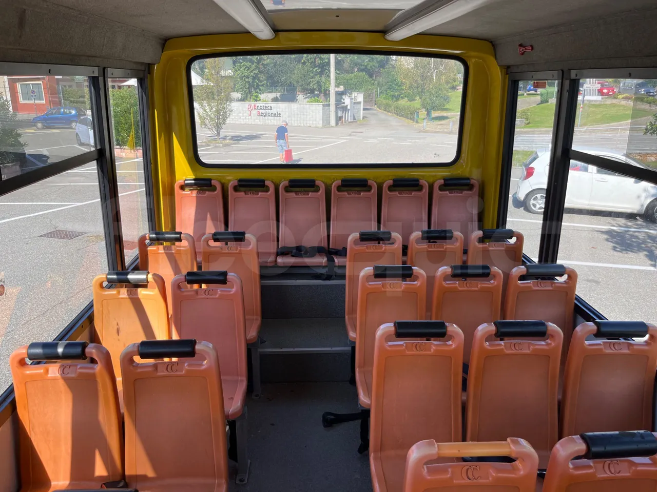 Iveco Cacciamali 90E21NA -EUR3 -154kW -8.28m - reverse view middle aisle
