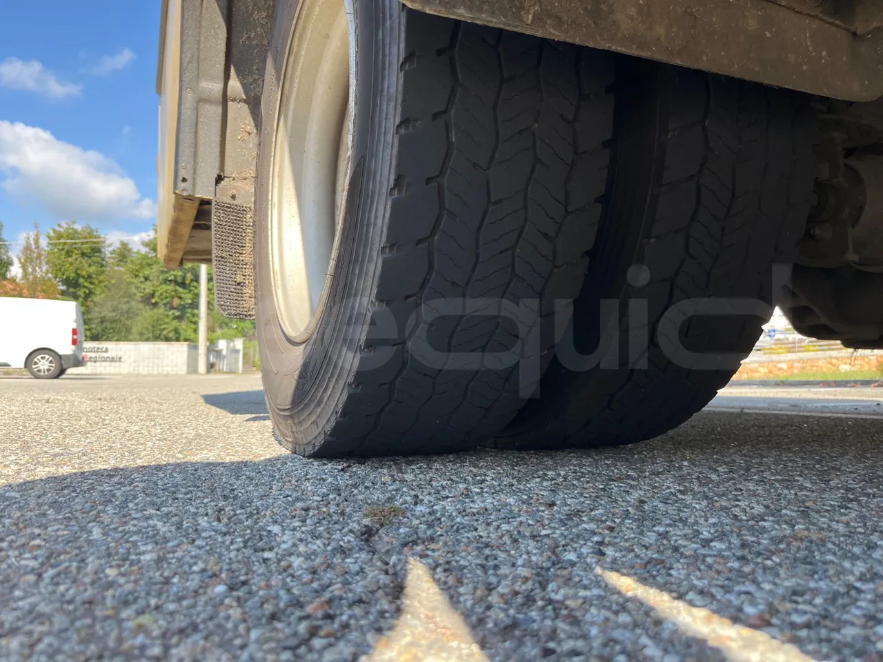 Iveco Cacciamali 90E21NA -EUR3 -154kW -8.28m - tread condition front tires left