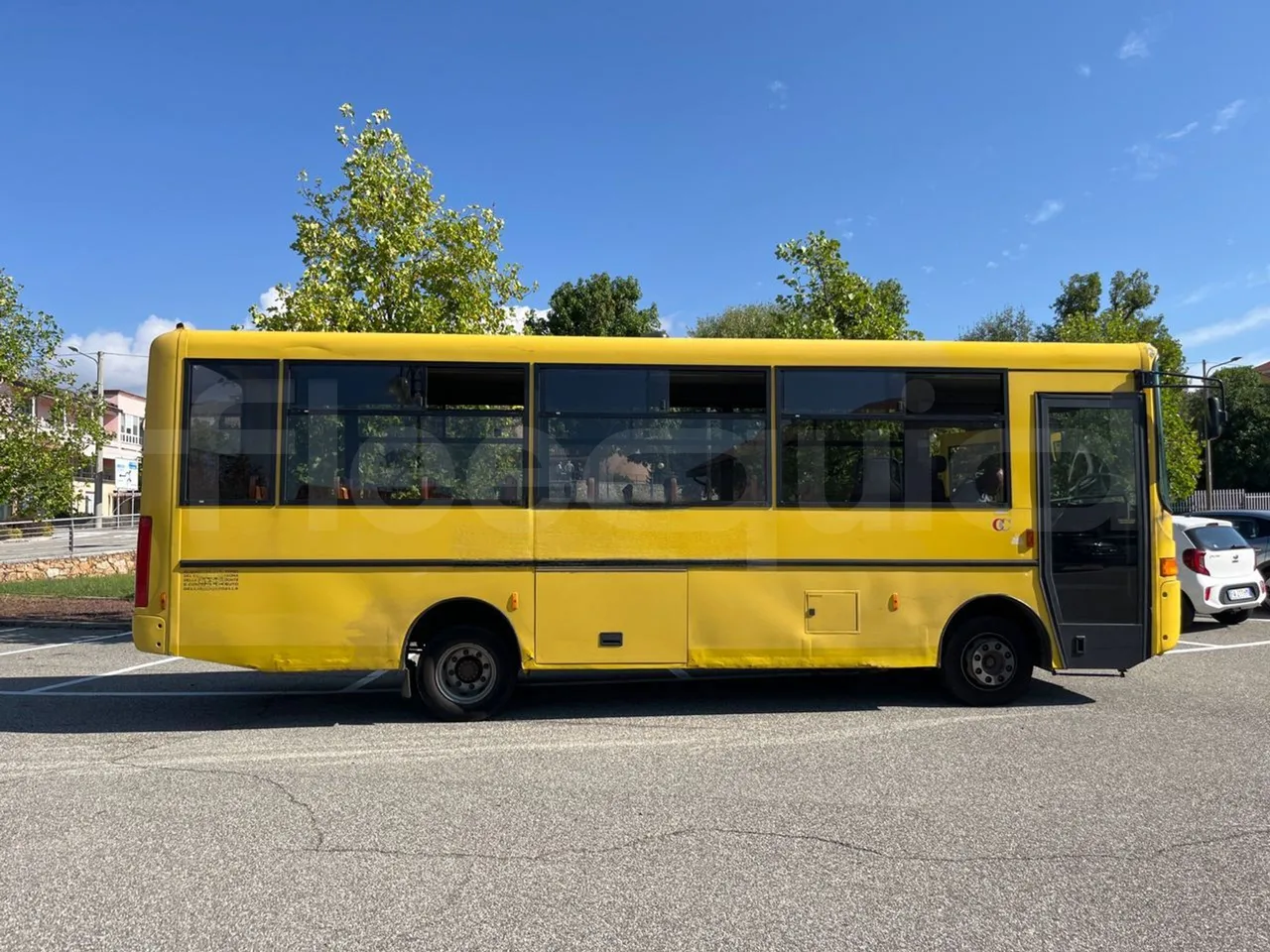 Iveco Cacciamali 90E21NA -EUR3 -154kW -8.28m - right side doors closed