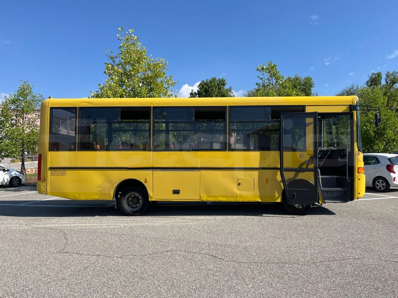 Iveco Cacciamali 90E21NA -EUR3 -154kW -8.28m - right side doors open