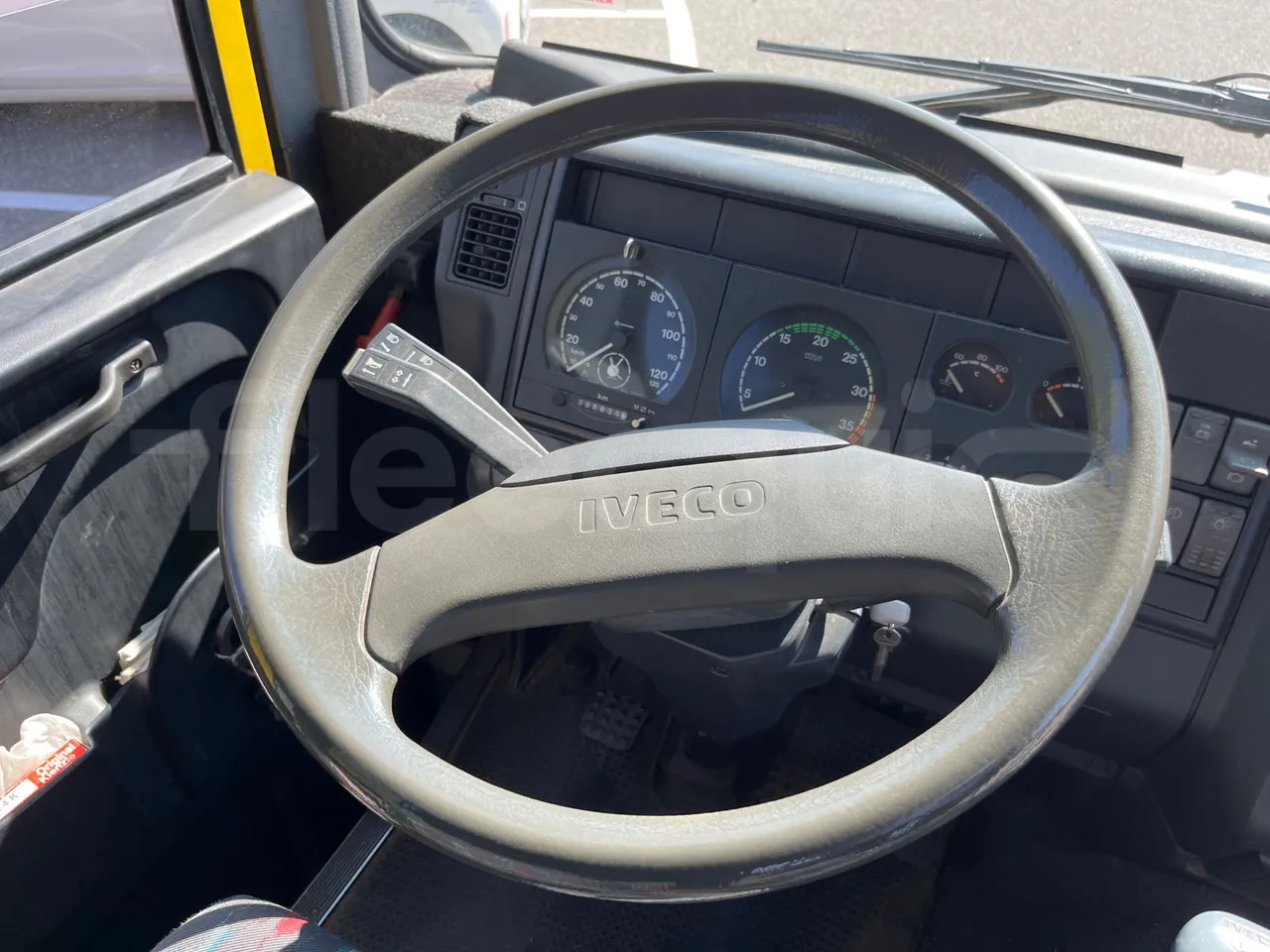 Iveco Cacciamali 90E21NA -EUR3 -154kW -8.28m - steering wheel photo