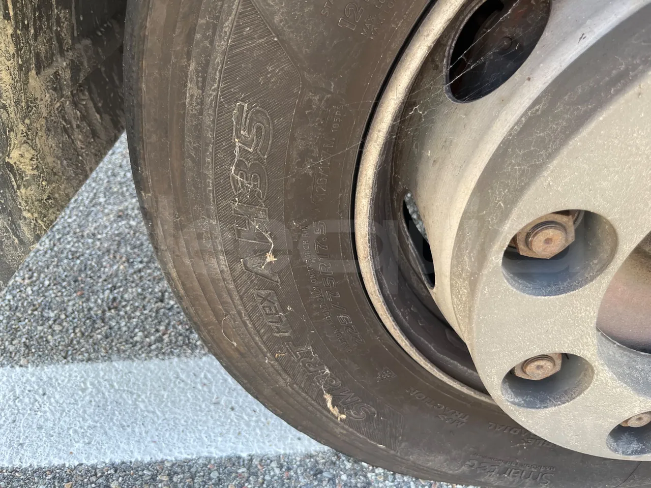 Iveco Cacciamali 90E21NA -EUR3 -154kW -8.28m - front left tire measurements