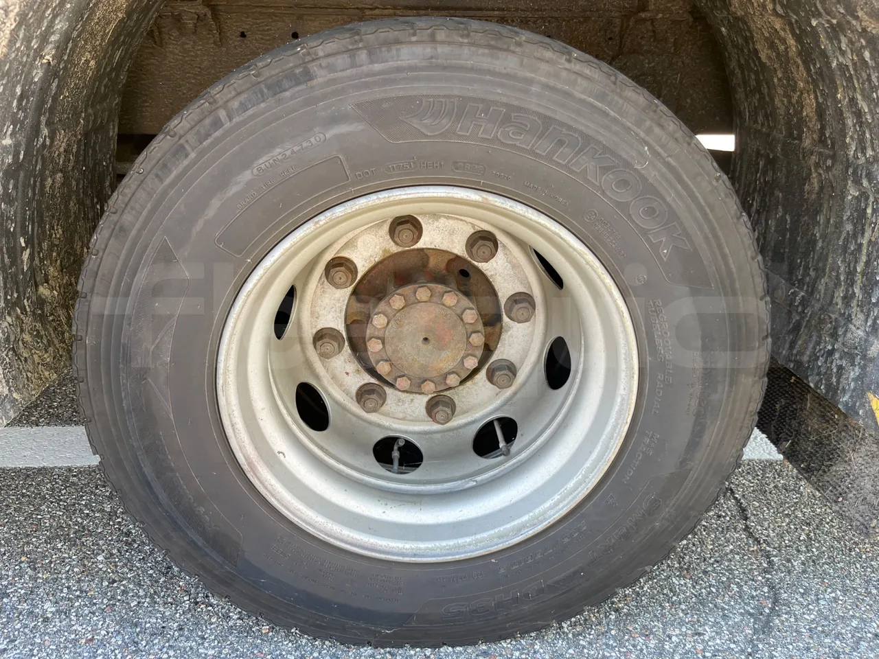 Iveco Cacciamali 90E21NA -EUR3 -154kW -8.28m - rear left tire photo