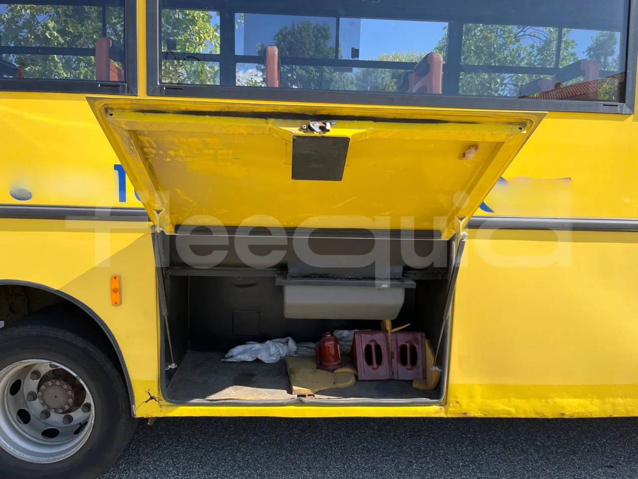 Iveco Cacciamali 90E21NA -EUR3 -154kW -8.28m - under carpet photo