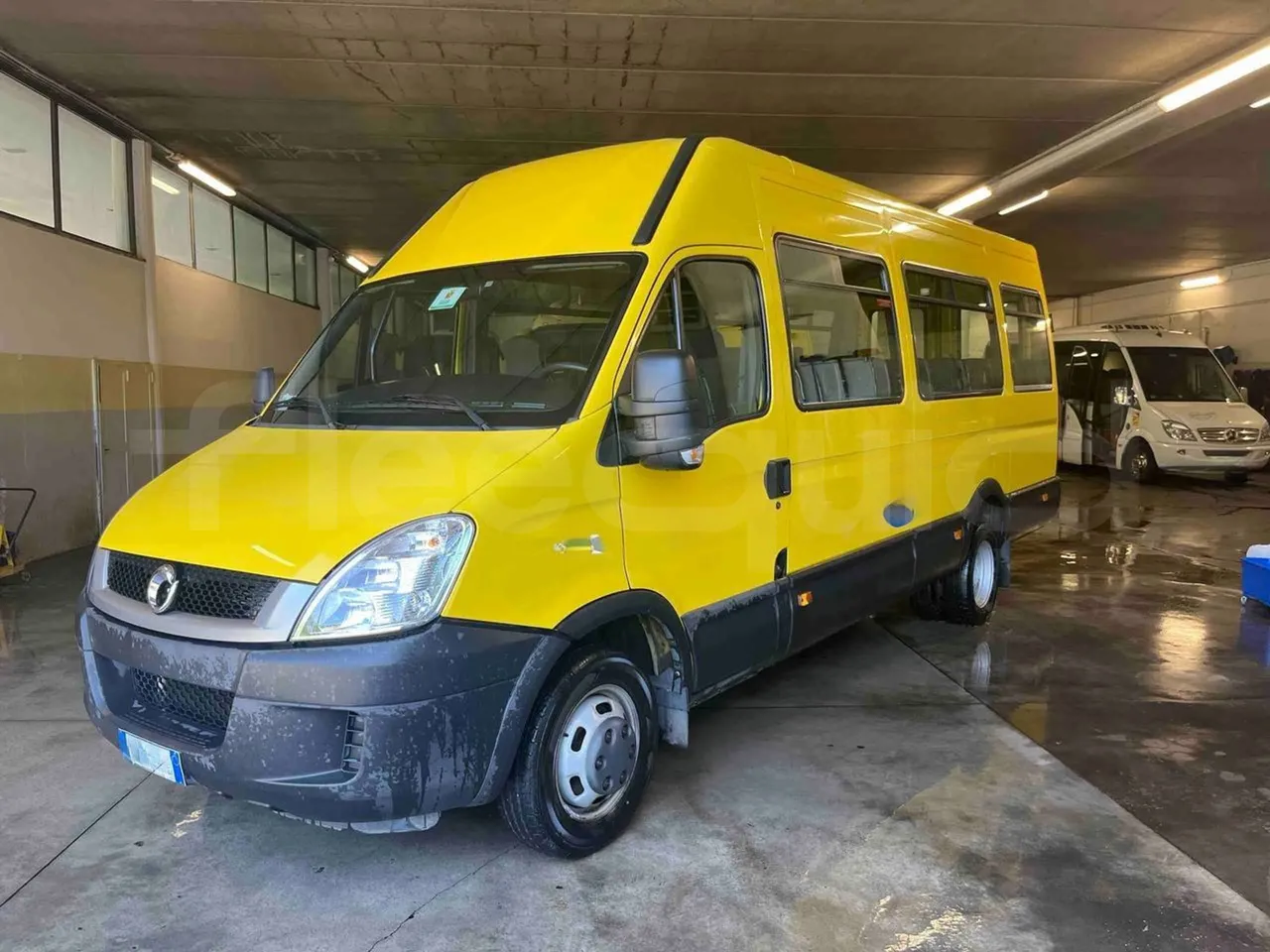 Iveco Daily - 3/4 front left