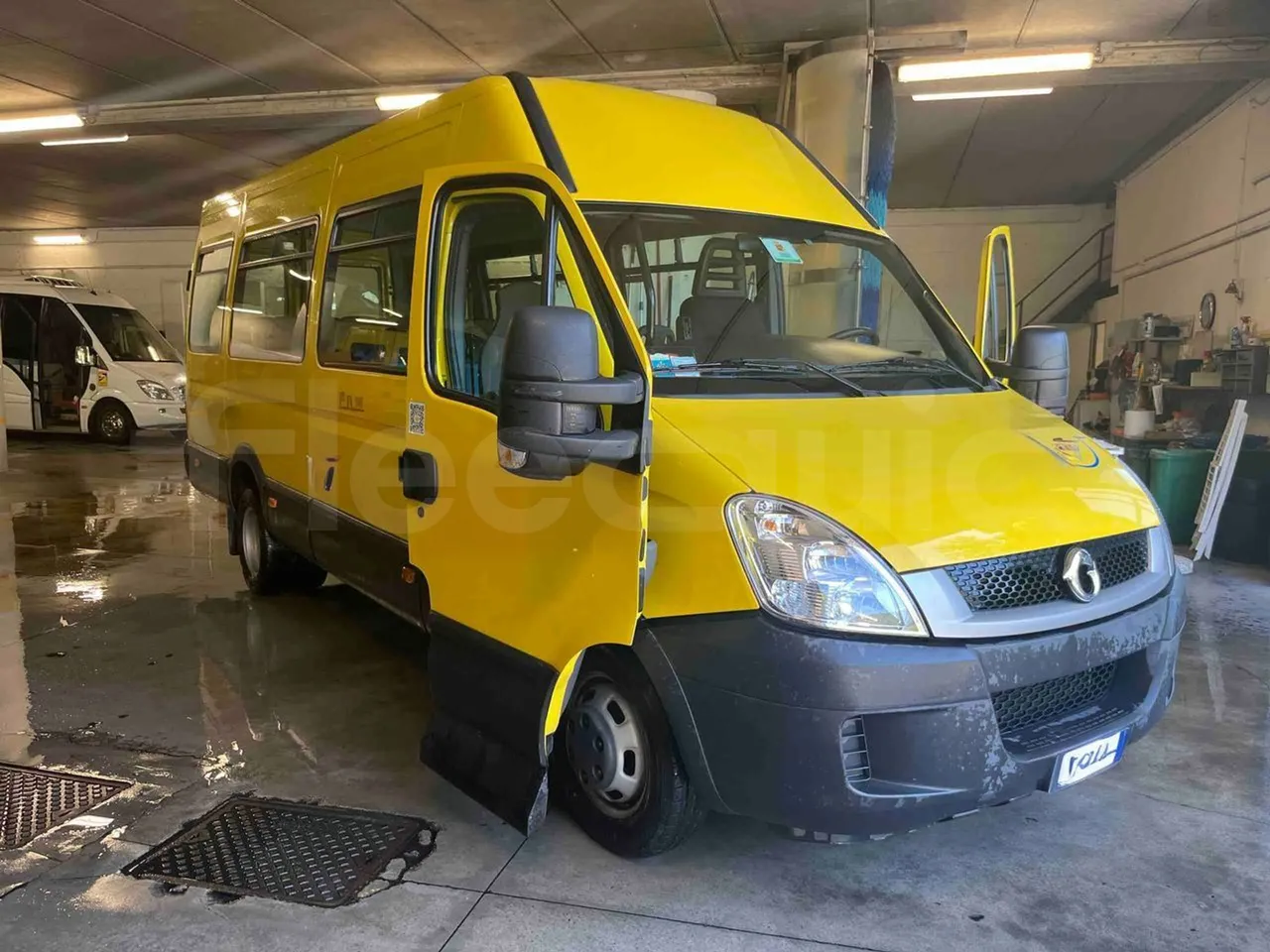Iveco Daily - 3/4 right front doors open