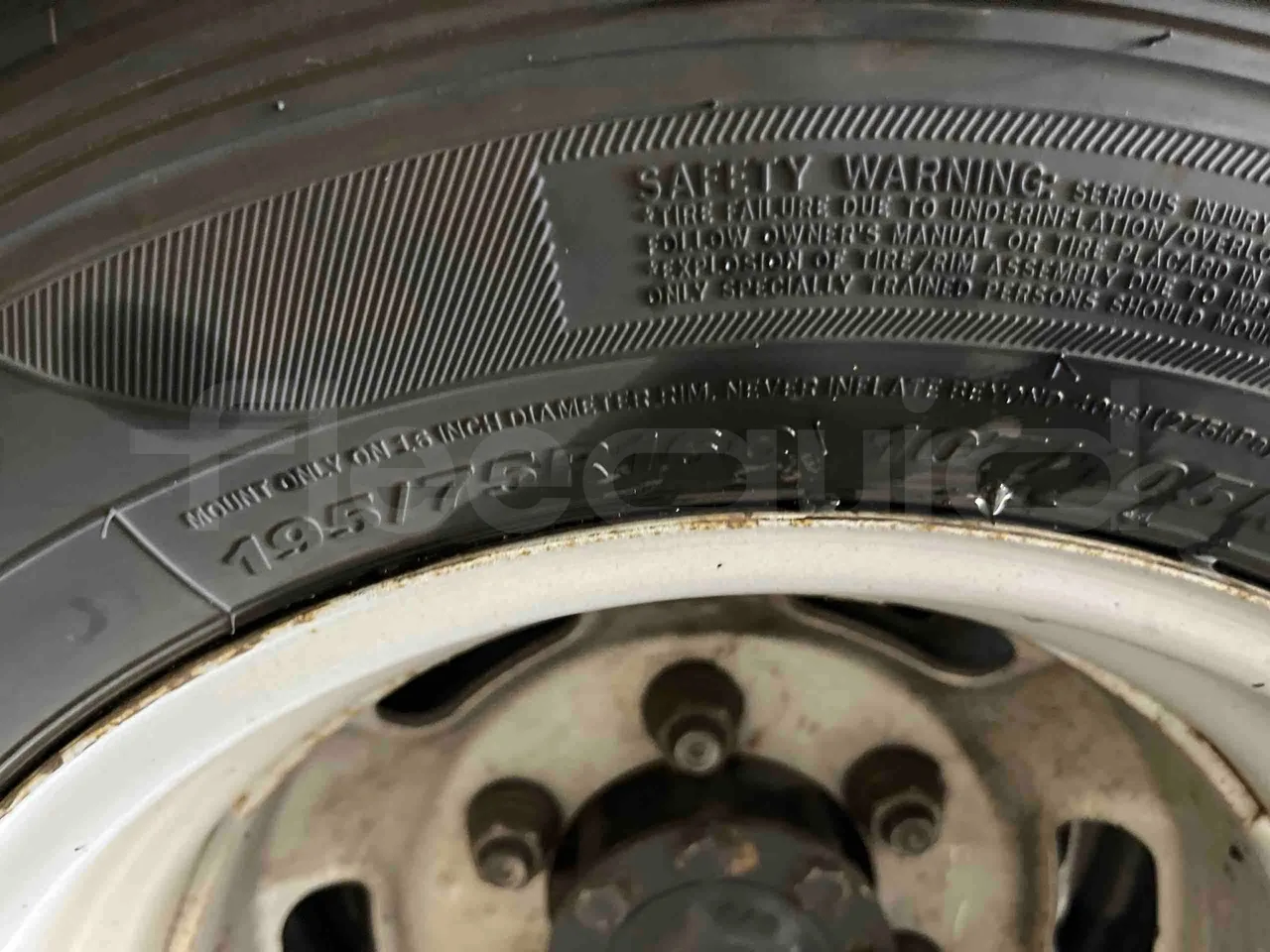 Iveco Daily - tread condition front tires right