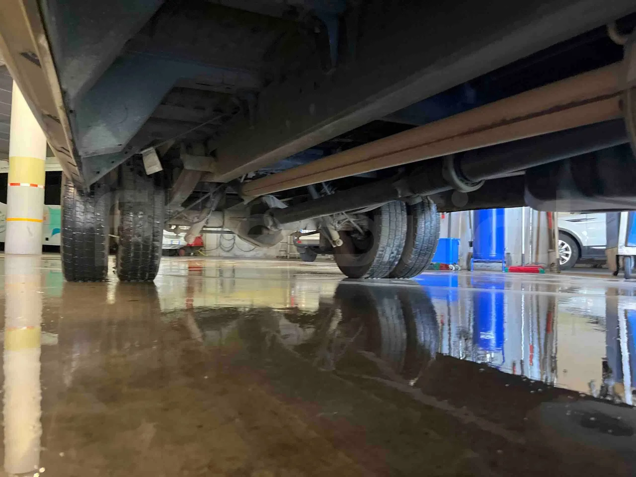 Iveco Daily - axle 3 air springs 1 left