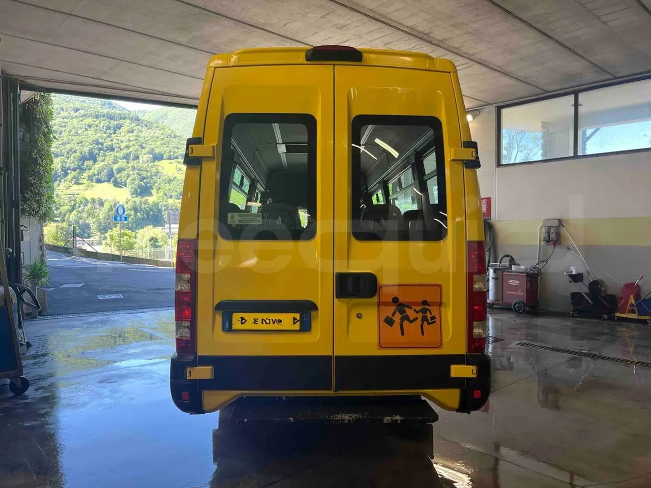 Iveco Daily - rear hatch closed