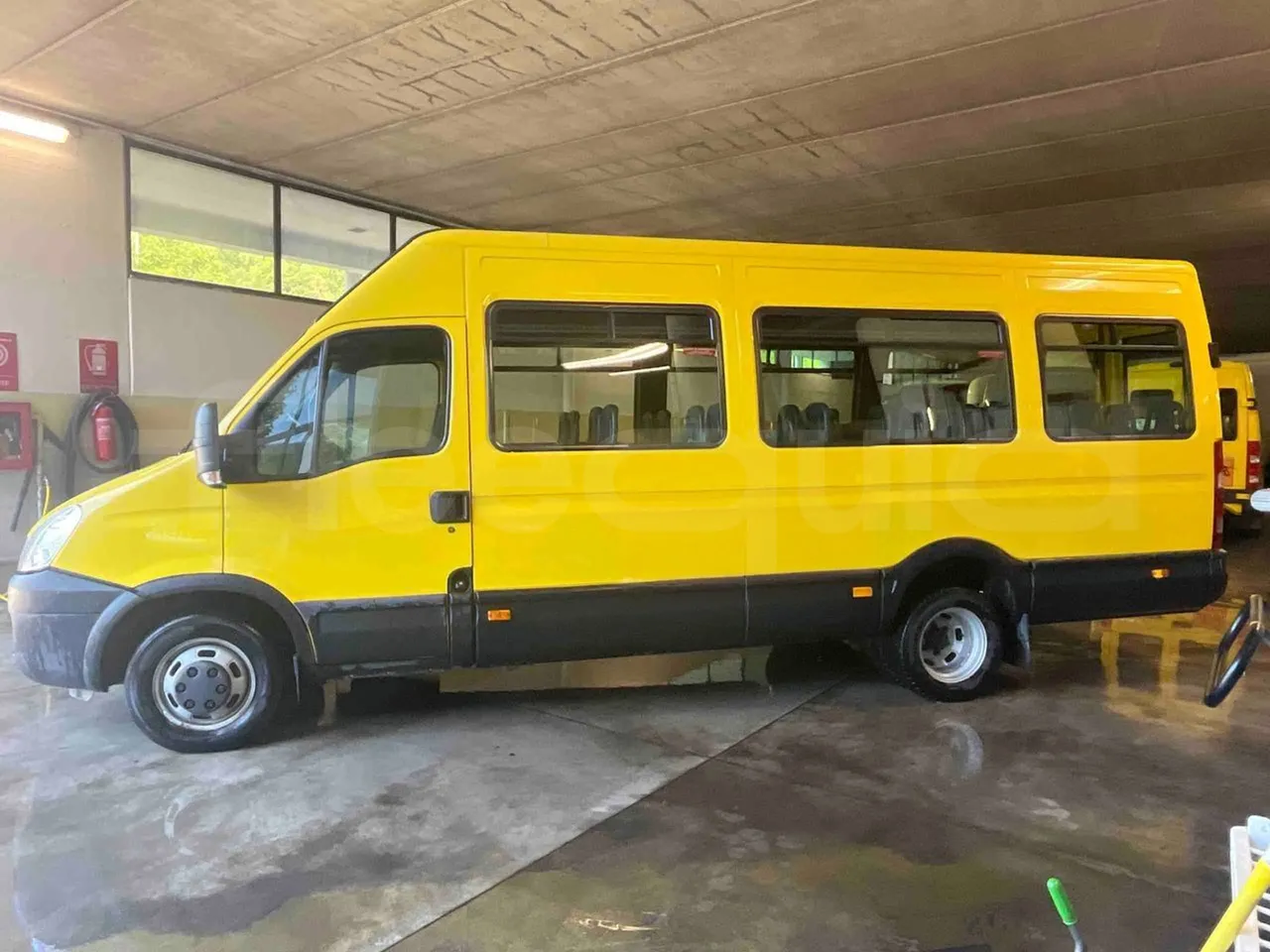 Iveco Daily - left side photo