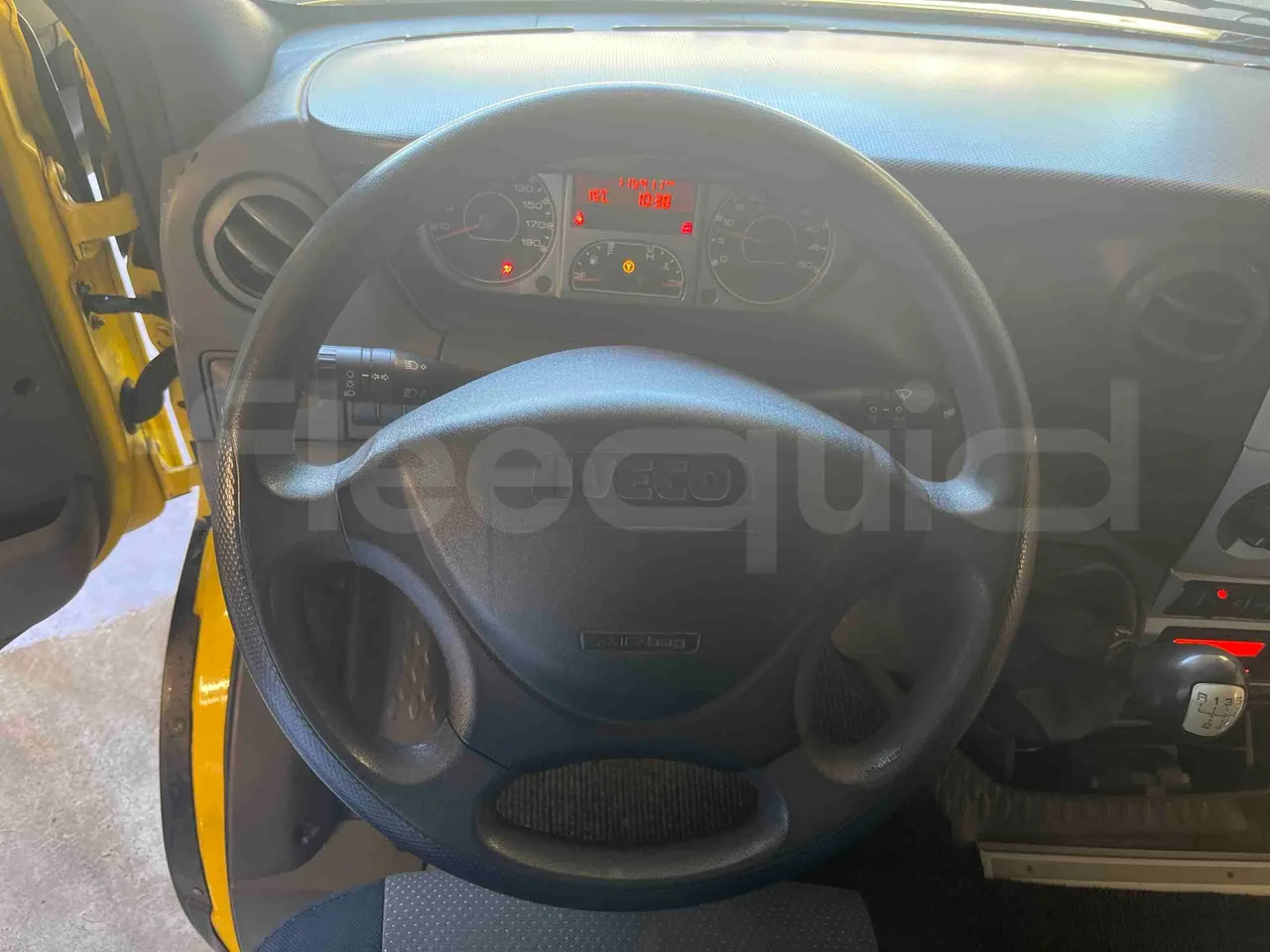 Iveco Daily - steering wheel photo