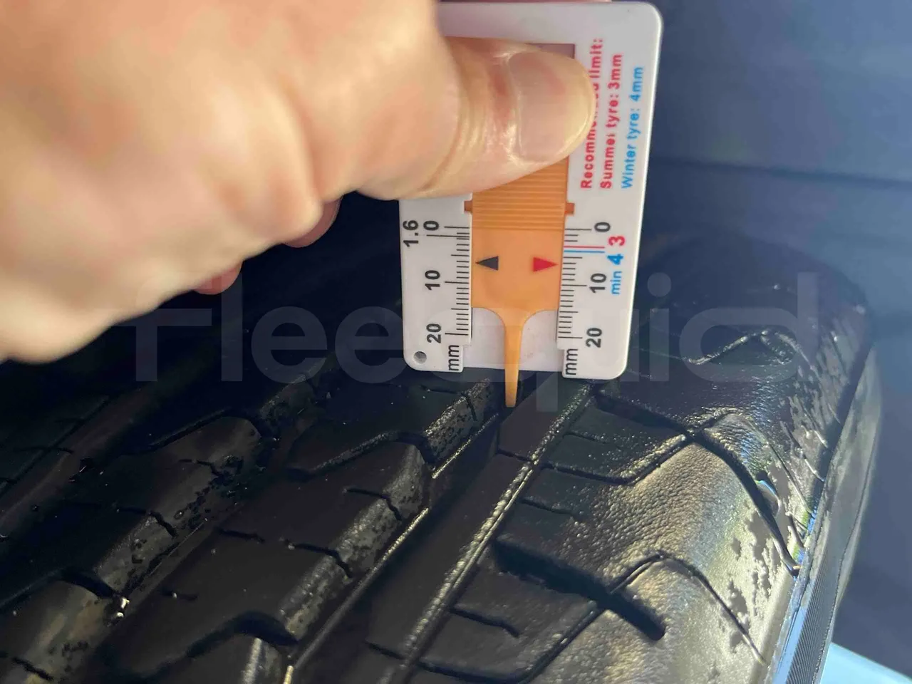 Iveco Daily - rear left tire photo