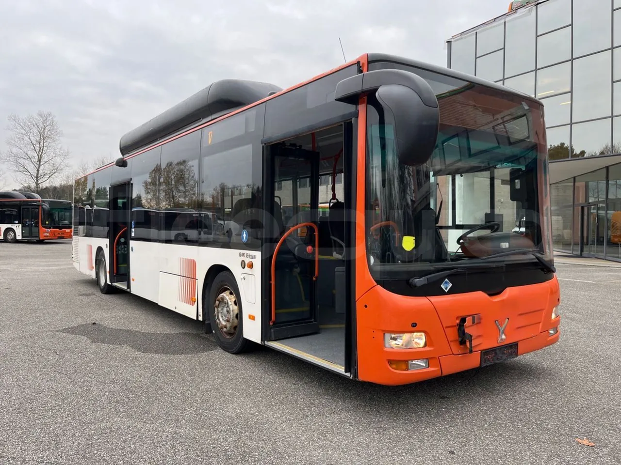 Man Lion's City B.2007.46 - Euro6 - 228kW - 11.980mt - 3/4 right front doors open