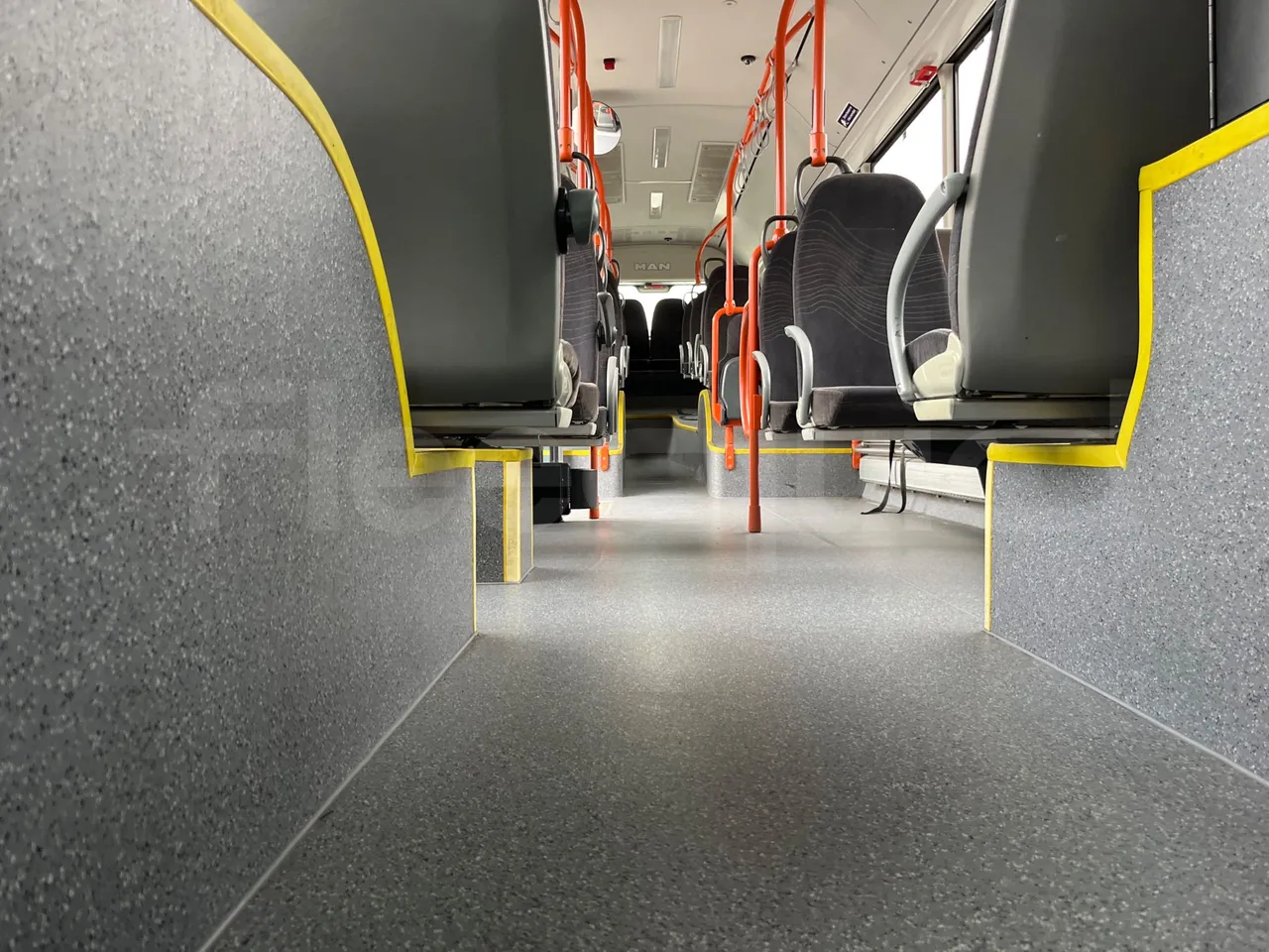 Man Lion's City B.2007.46 - Euro6 - 228kW - 11.980mt - seat brackets photo