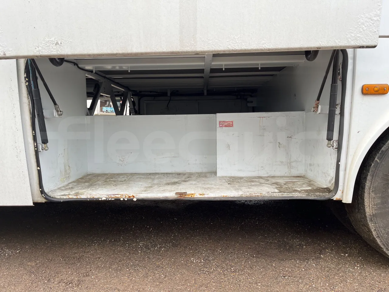 Isuzu Turquoise - 3/4 right rear doors open