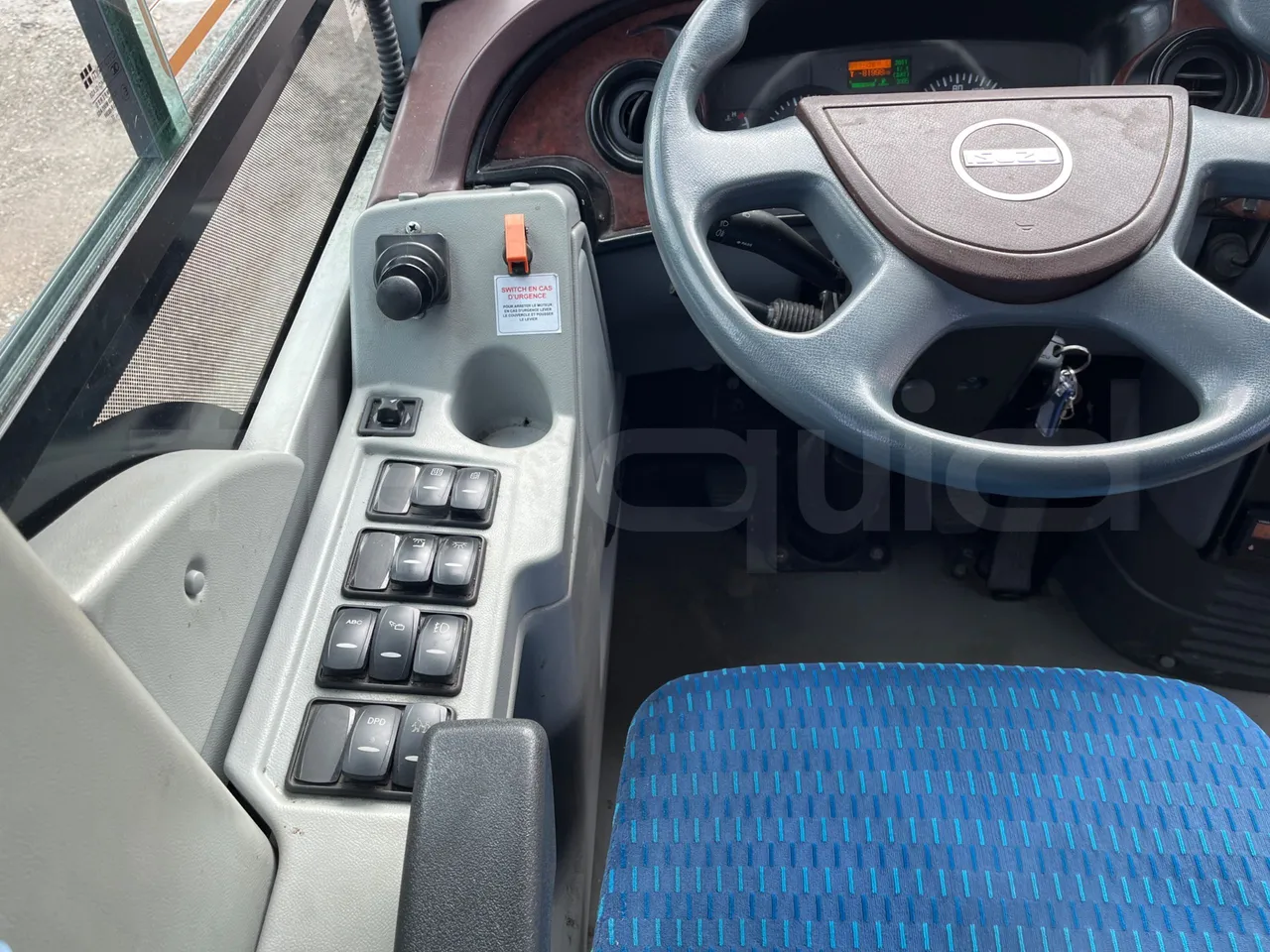 Isuzu Turquoise - onboard devices 1