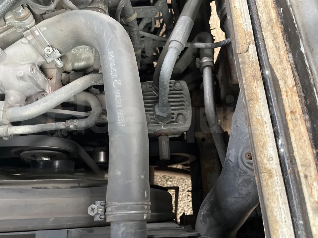 Isuzu Turquoise - air conditioning compressor