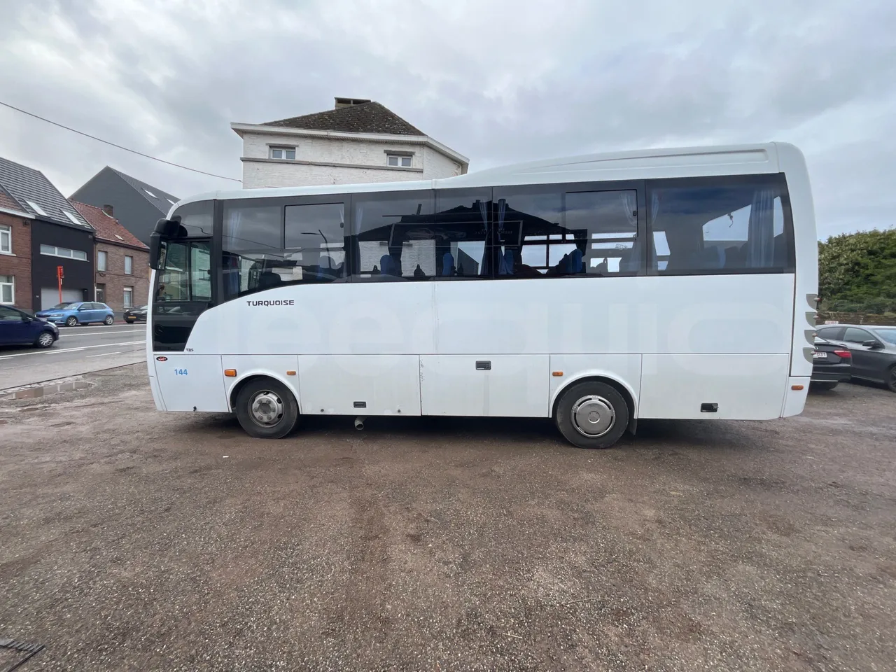 Isuzu Turquoise - external compartments photo