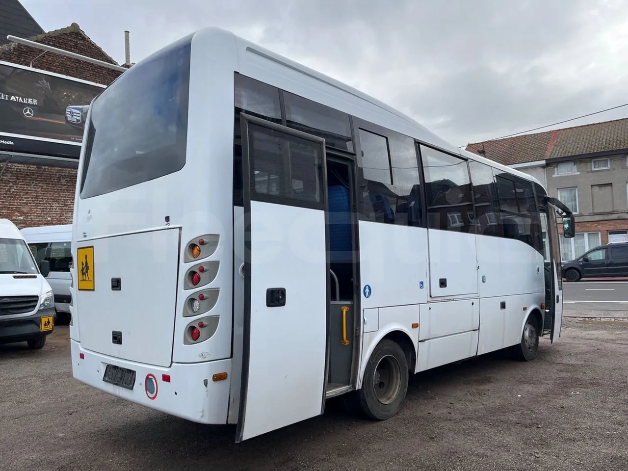 Isuzu Turquoise - luggage rack photo