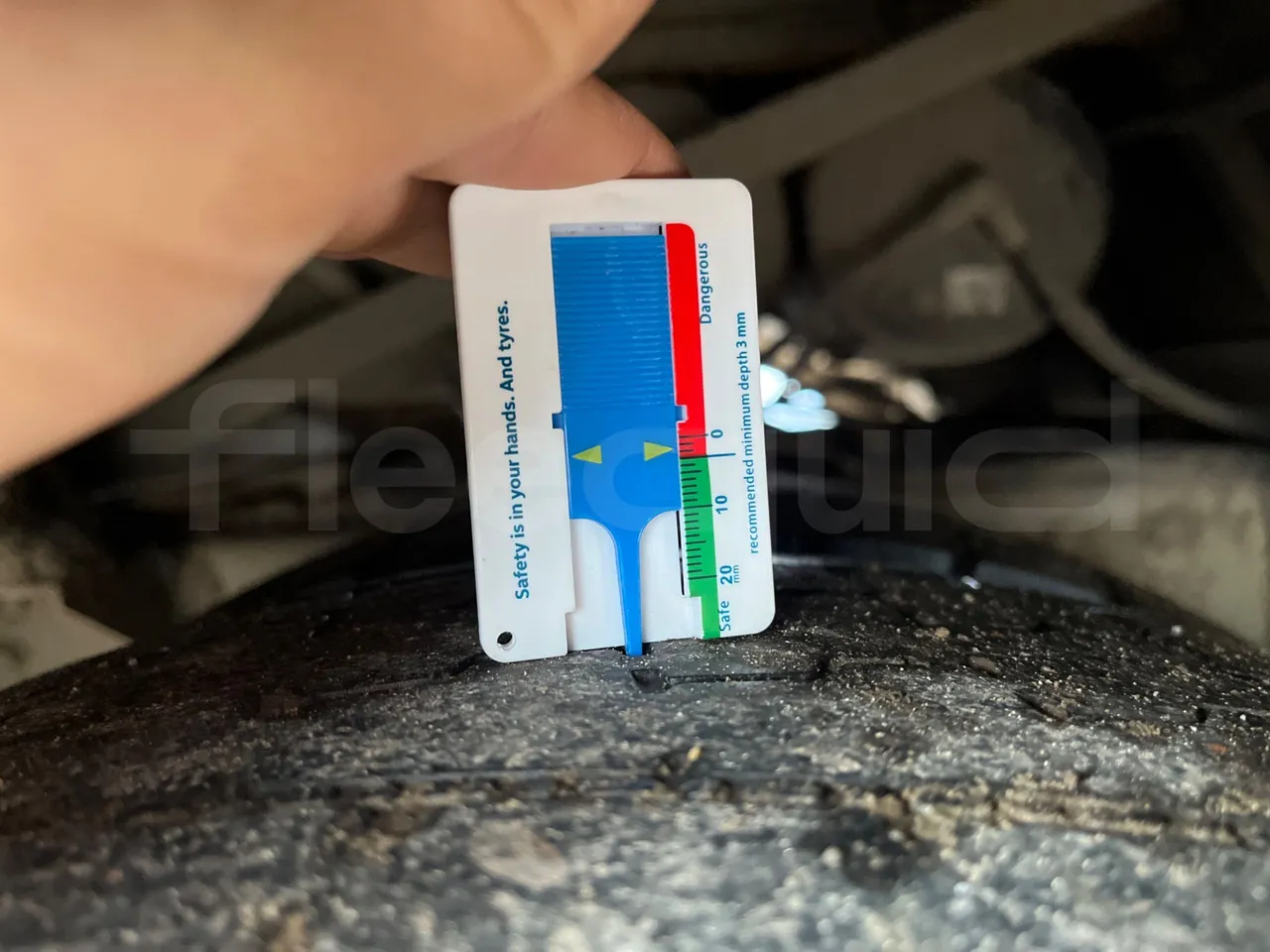 Isuzu Turquoise - tread condition front tires right