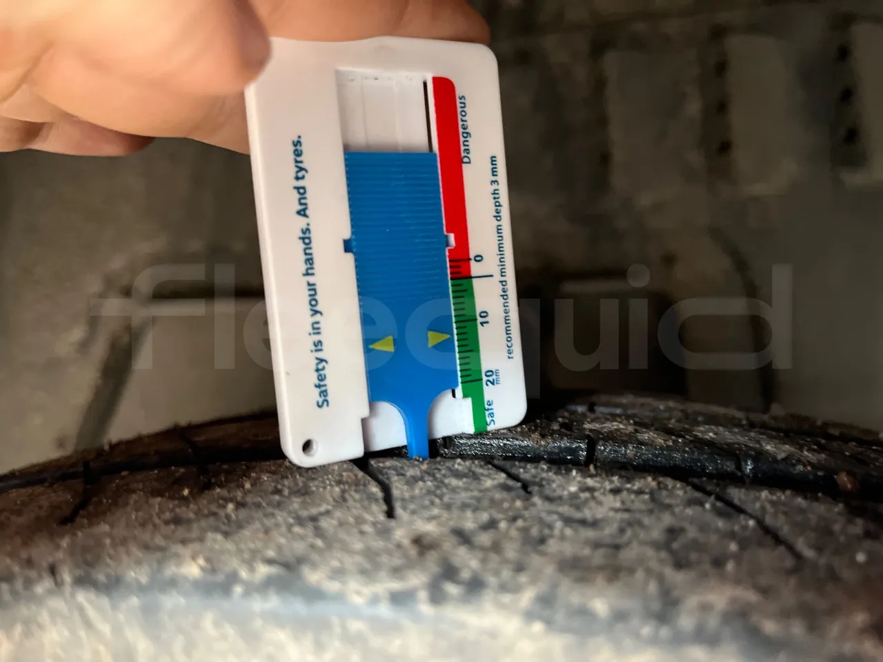 Isuzu Turquoise - tread condition second axle tires left