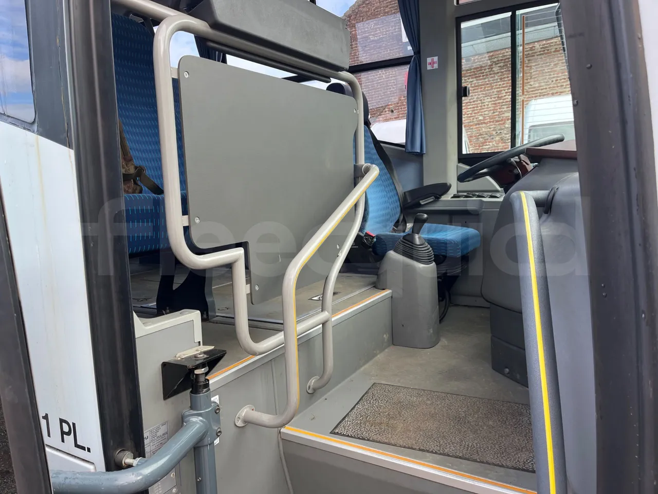 Isuzu Turquoise - hostess seat photo
