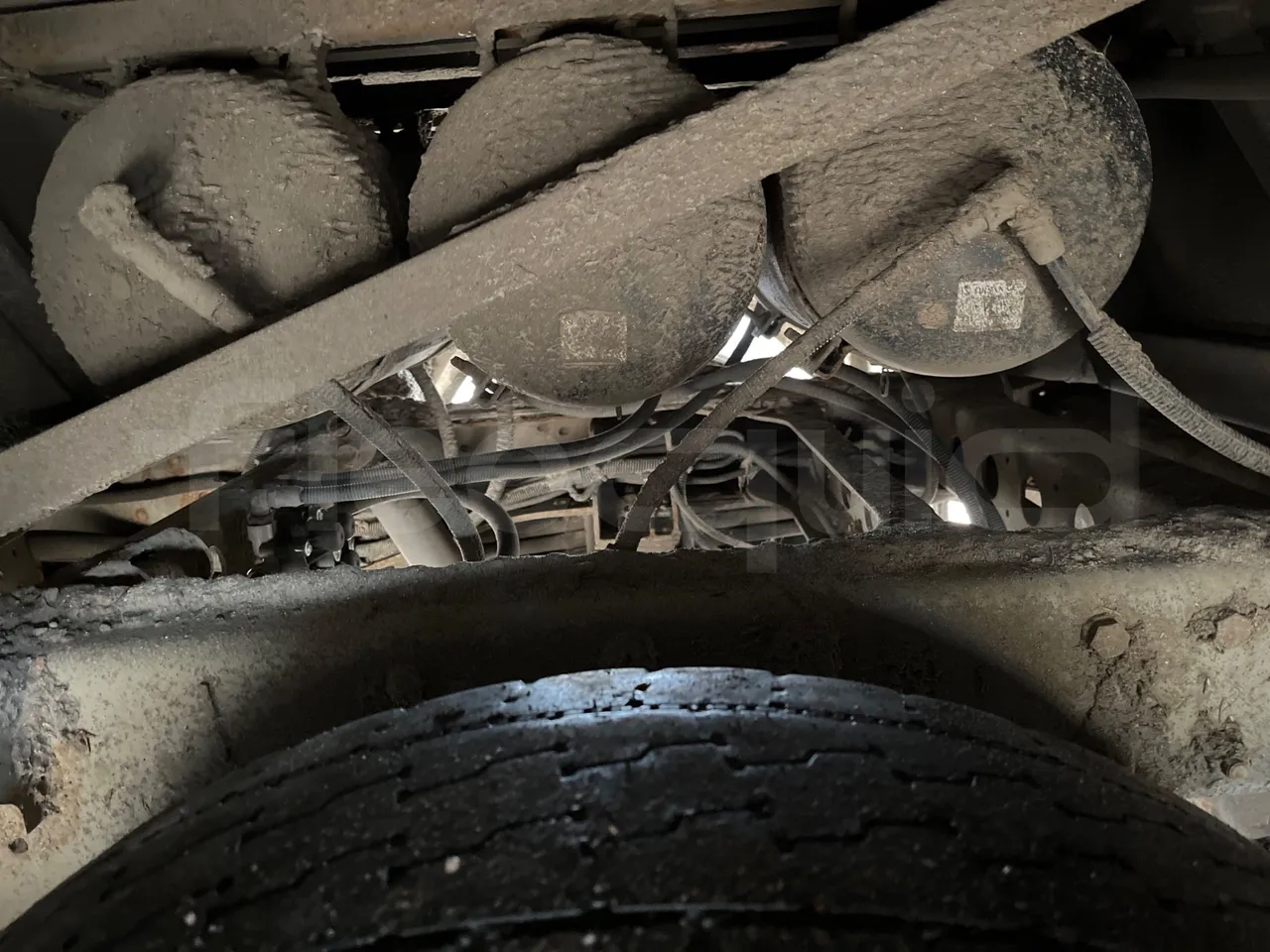 Isuzu Turquoise - axle 2 shock absorbers 2 left