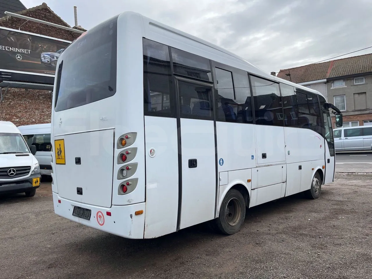 Isuzu Turquoise - right side doors closed