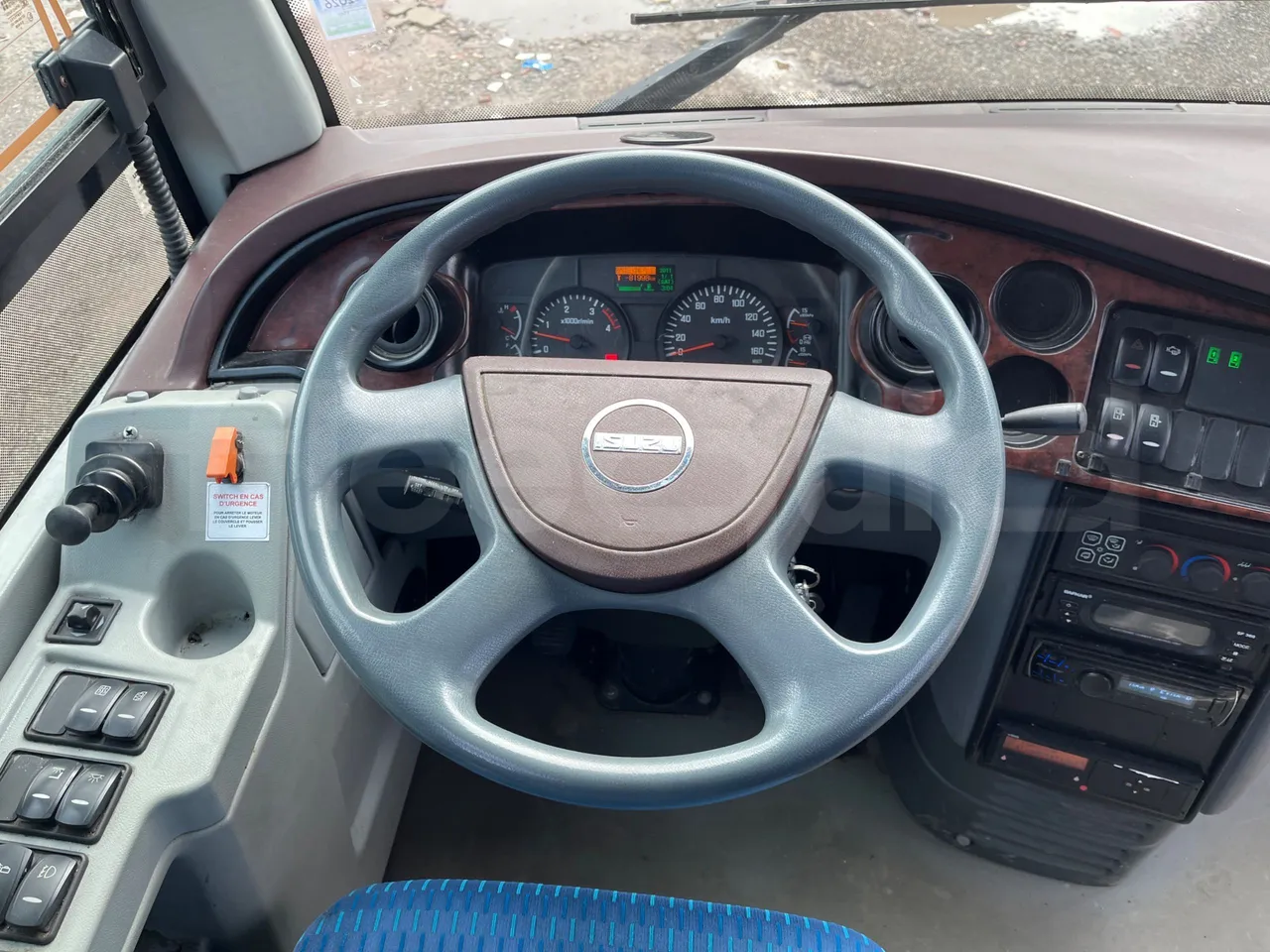 Isuzu Turquoise - steering wheel photo