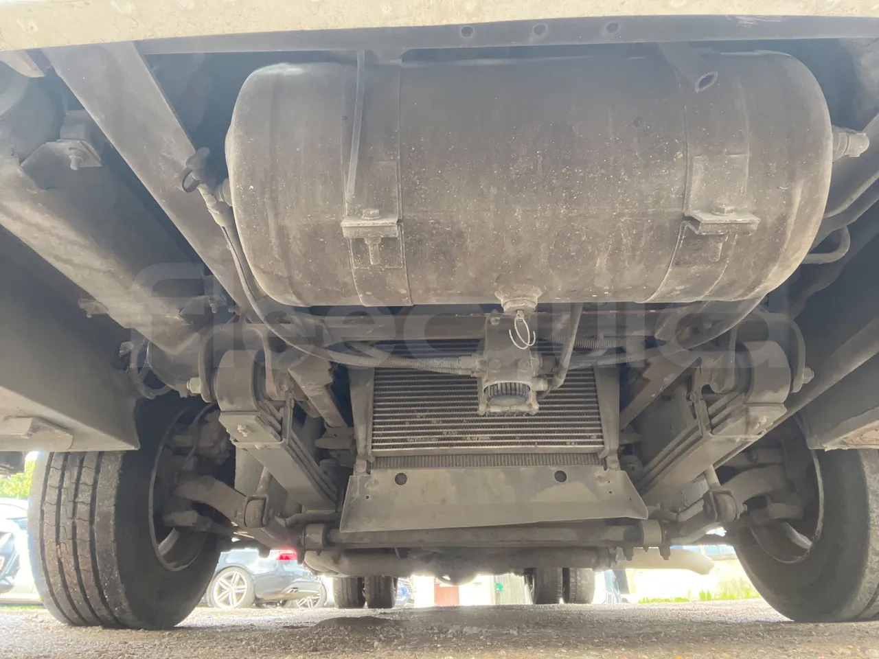 Isuzu Turquoise - front axle central