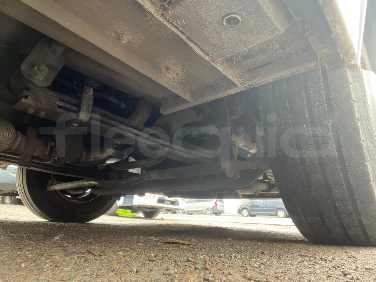 Isuzu Turquoise - front axle right side