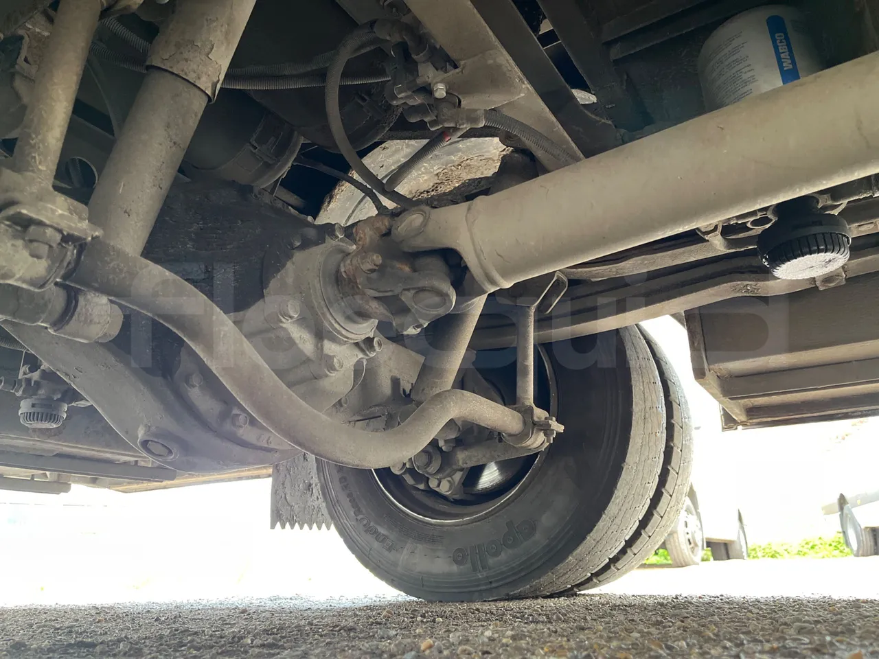 Isuzu Turquoise - axle 3 right side