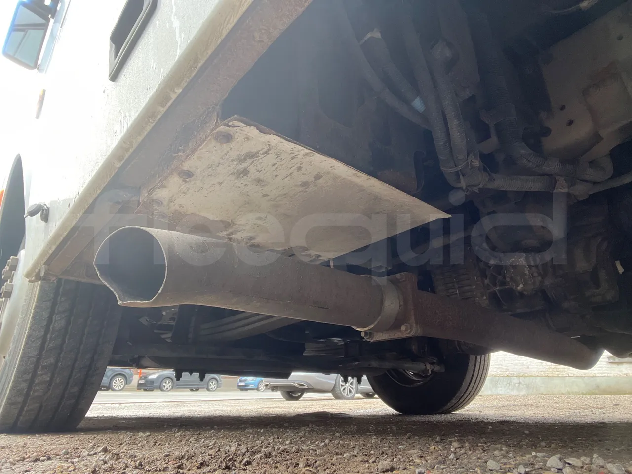 Isuzu Turquoise - central undercarriage photo