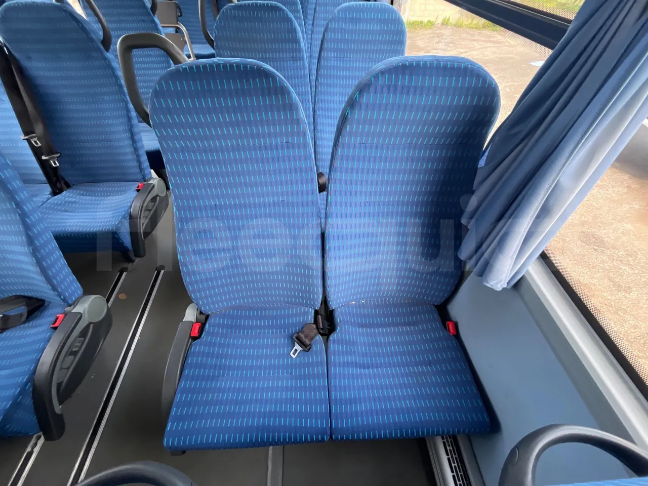Isuzu Turquoise - turntable internal (18m)