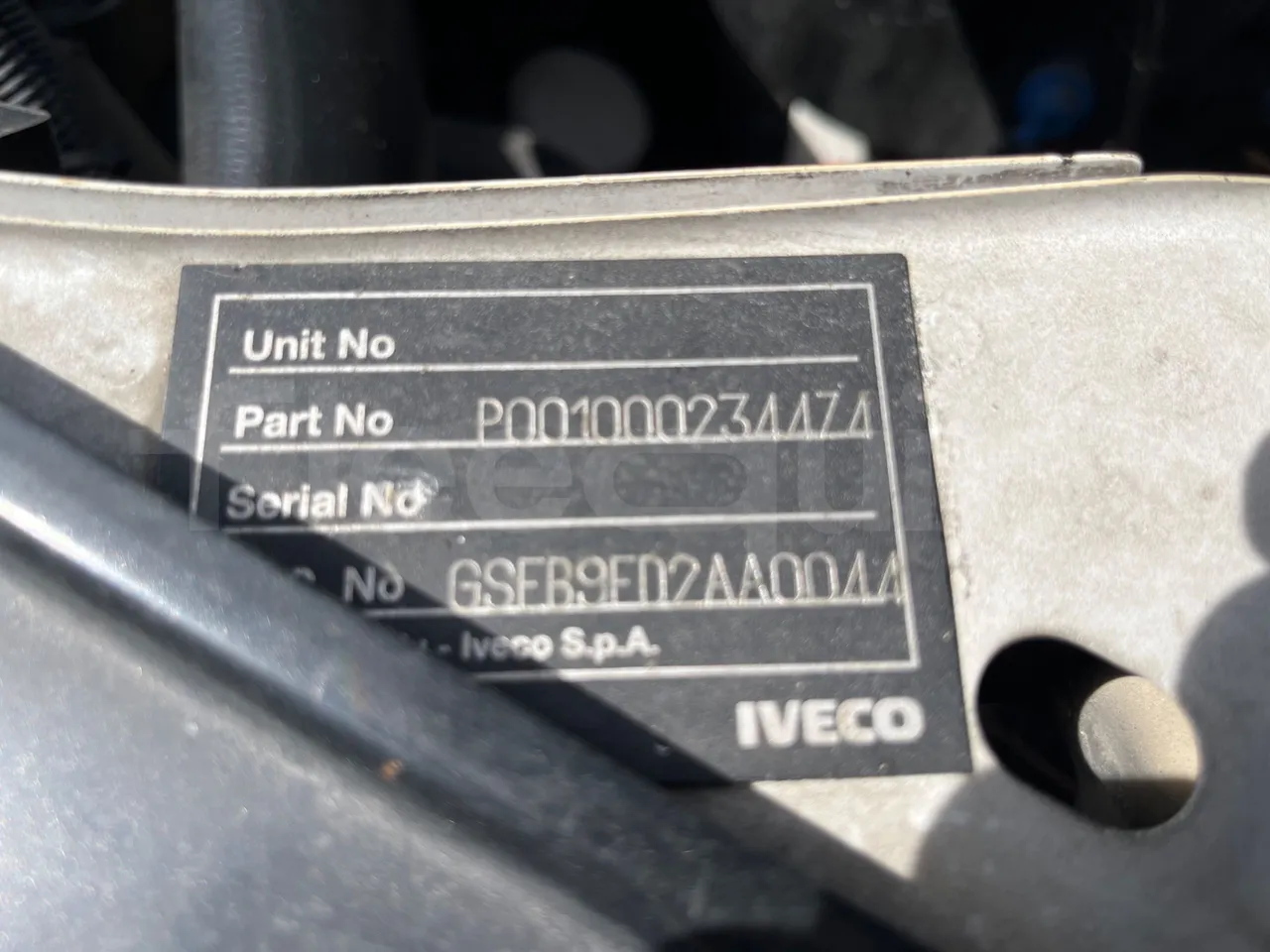 Iveco A50 A50-E4-21-B - Euro4 - 130kW - 6.948mt - engine plate photo