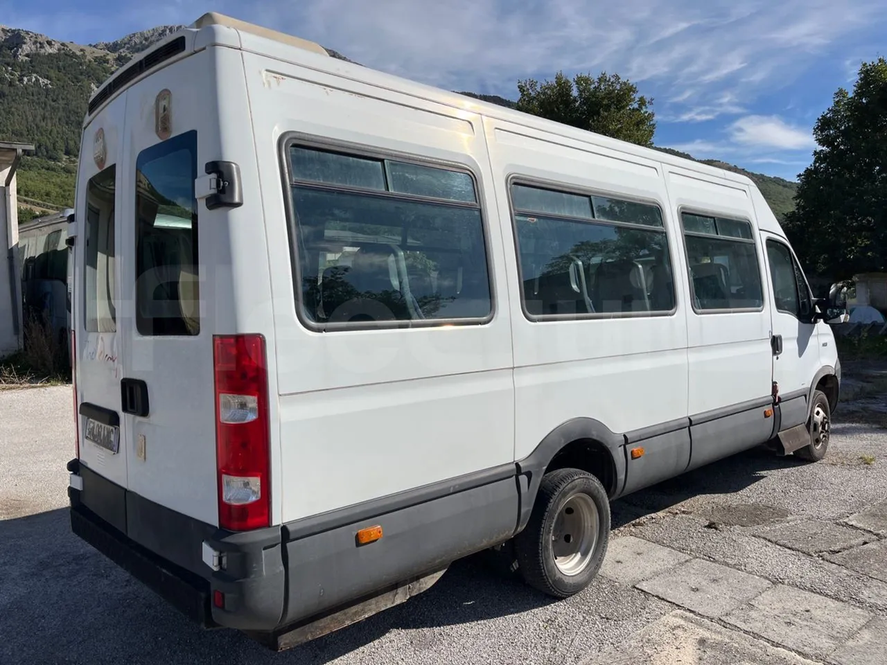 Iveco A50 A50-E4-21-B - Euro4 - 130kW - 6.948mt - 3/4 right rear doors closed