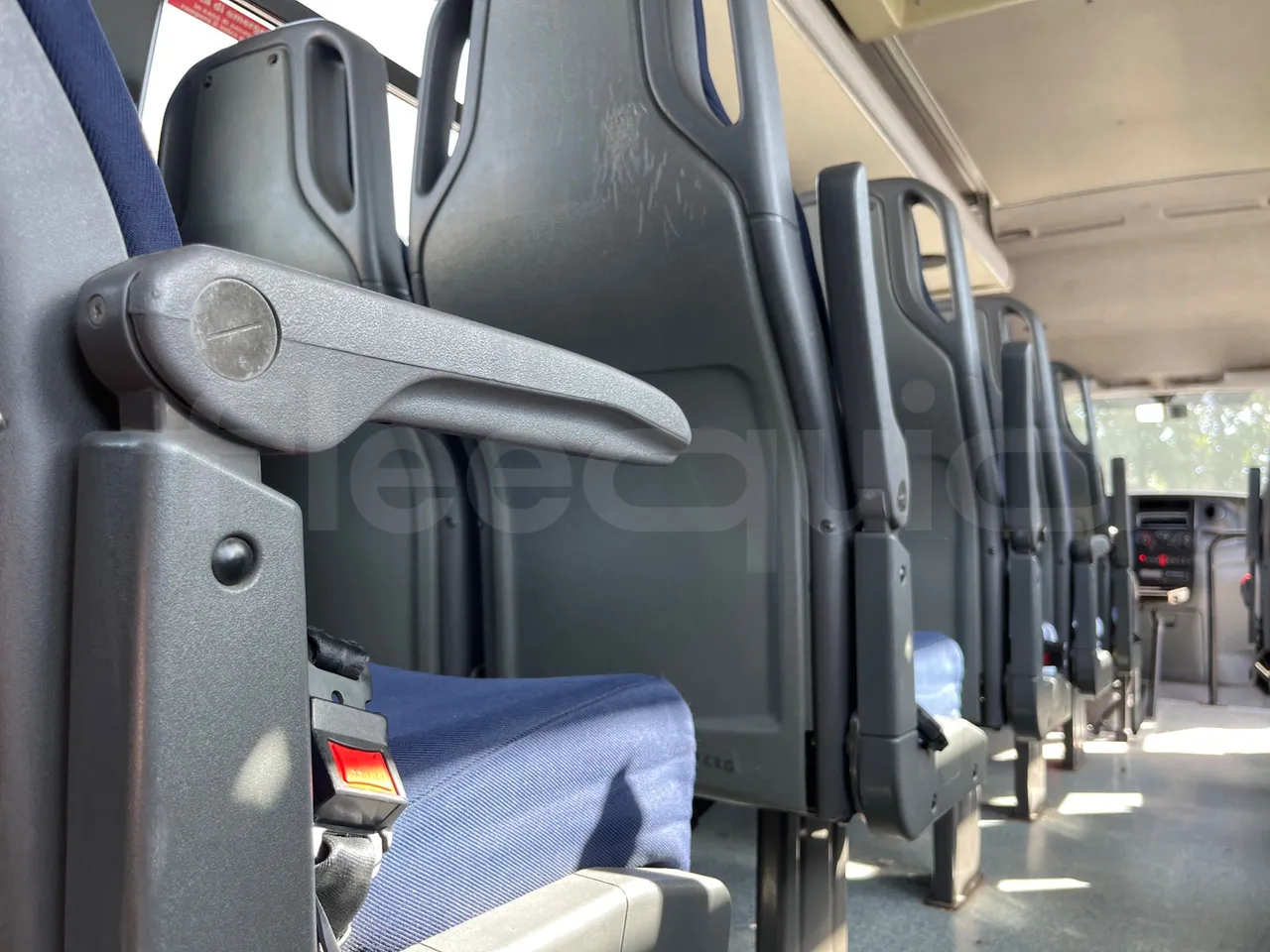 Iveco A50 A50-E4-21-B - Euro4 - 130kW - 6.948mt - armrest detail photo